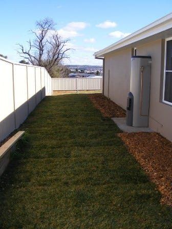 LARGE 4 BEDROOM HOME IN QUIET LOCATION! - Photo 4