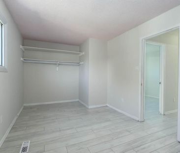 For Lease - 1419 Outlet Drive, Oshawa, Ontario - Photo 3