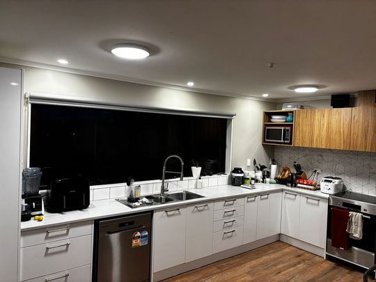 Your large family home semi furnished. - Photo 1