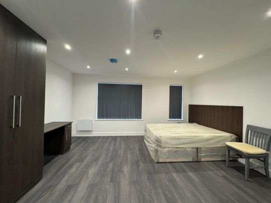 Adelaide Terrace, TW8, Brentford - Photo 1