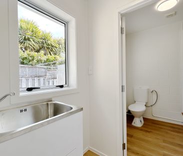 This renovated one bedroom unit is ready for you to move in - Photo 2