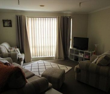 Low-Maintenance Comfort in a Prime Lilydale Location - Photo 2