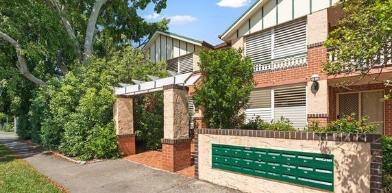 A Quiet Sanctuary Away from The Bustle of The Inner-City - Photo 2