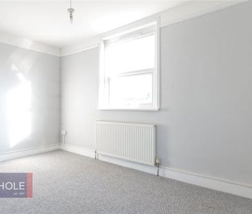 4 bedroom semi-detached house to rent - Photo 5