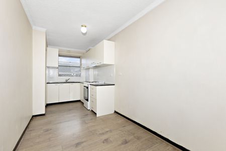 Tidy 2 Bedroom Unit - Photo 3