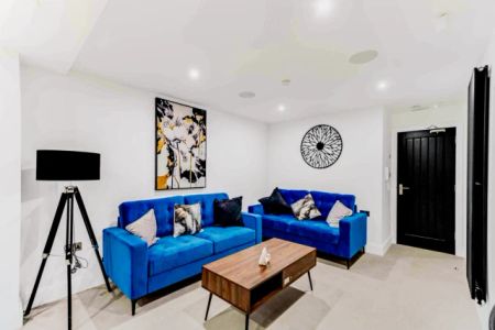 8 Beds 6 Baths - Photo 2