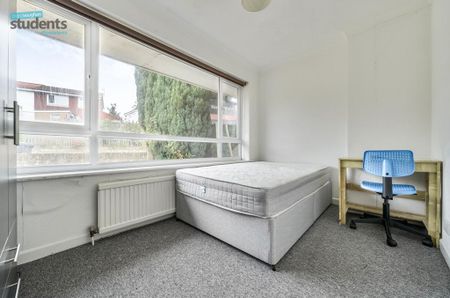 6 bedroom detached house to rent - Photo 5