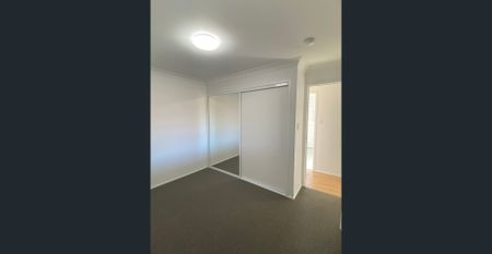 Newly renovated duplex in prime location - Water bills included! - Photo 3