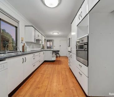 Spacious Family Home in Quiet Smithfield Cul-de-Sac - Photo 4