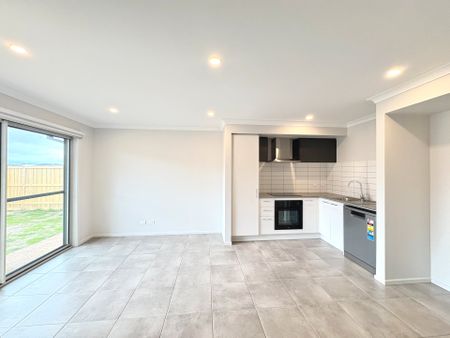 2 Munro Drive, Charlemont, VIC, 3217 - Photo 4