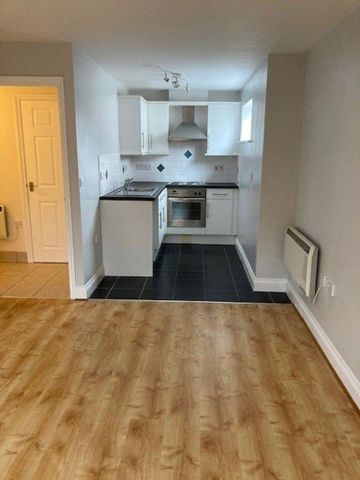 1 bedroom flat to rent - Photo 2