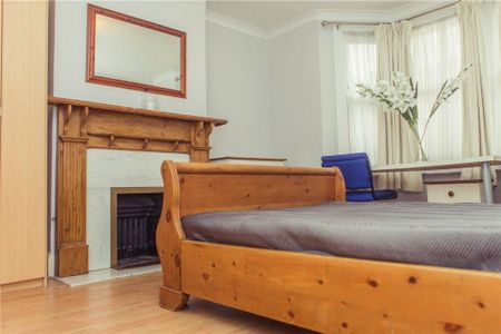 4 bedroom end of terrace house to rent - Photo 3