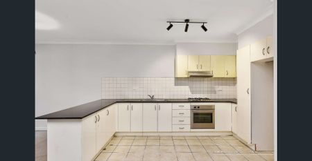 Stylish 3-Bedroom Apartment - Photo 4