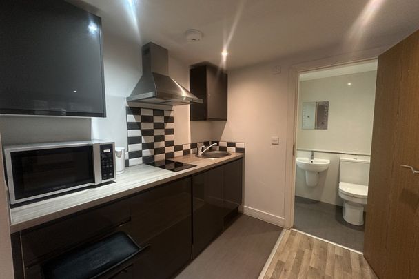 Kirkgate, HUDDERSFIELD - Photo 1