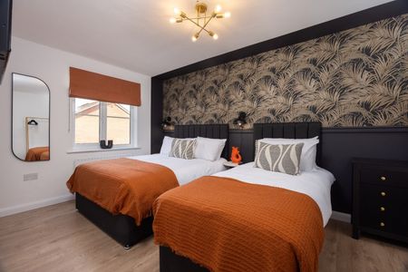 5 Bed Semi-Detached House, Paxton Court, LS12 - Photo 5