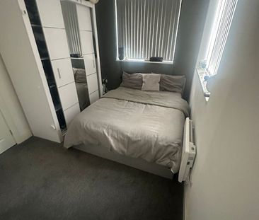 2 Bed Flat, Thornhill Road, CV1 - Photo 2