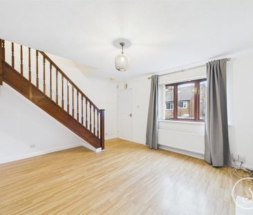 Field End Road, Halton, Leeds - Photo 3