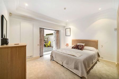 Located in the heart of South Kensington a striking three bedroom period conversion with own entrance, a vast reception room boasting double height ceilings and wooden floors. - Photo 3