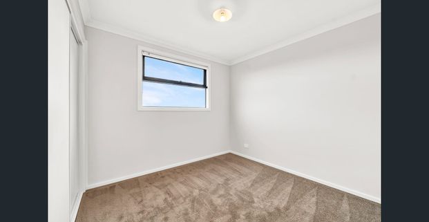 BRAND NEW SPLIT SYSTEM UPSTAIRS! Fresh, Modern & Ready to Move In - Photo 1