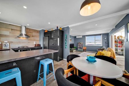 Modern Two Bedroom Home in Strandon - Photo 3