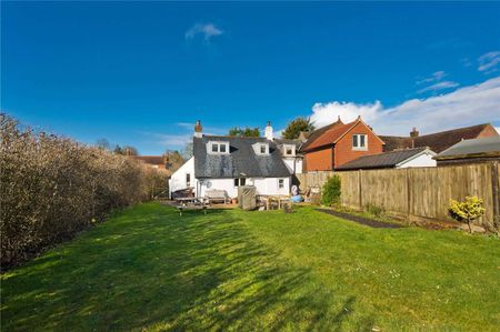 A picturesque end of terrace period two bedroom cottage, in the village of Bentley. - Photo 5