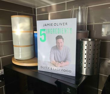 Airport West - Photo 5