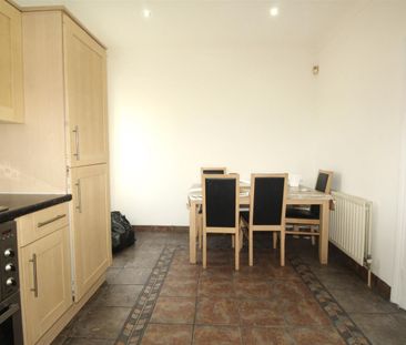 3 Bedroom House - Semi-Detached To Let - Photo 4