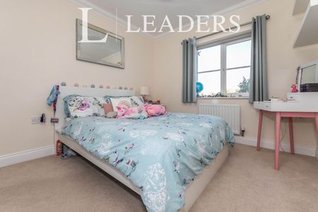 4 bedroom house to rent Griffiths Close, Ipswich, IP4 - Photo 3