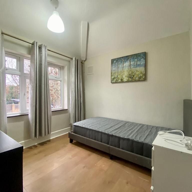 1 bedroom in a house share to rent - Photo 1