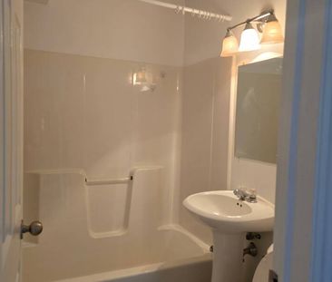 108 Albro Lake - Lovely 1 Bedroom, 1 Bath apartment in Dartmouth! - Photo 5