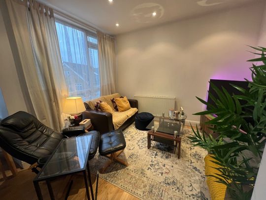 1 Bed Flat, Heather Gardens, NW11 - Photo 1