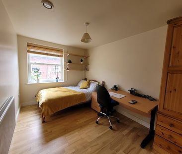 Room 7 Available, Riverside En Suite, 11 Bedroom House, Willowbank Mews – Student Accommodation Coventry - Photo 4
