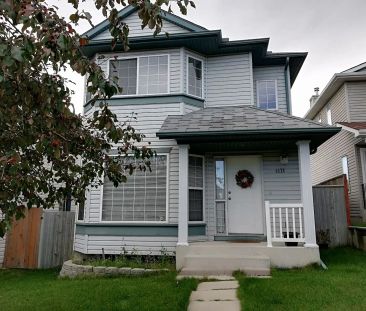 bright and cozy house, a quick access to public transit and downtow... - Photo 1