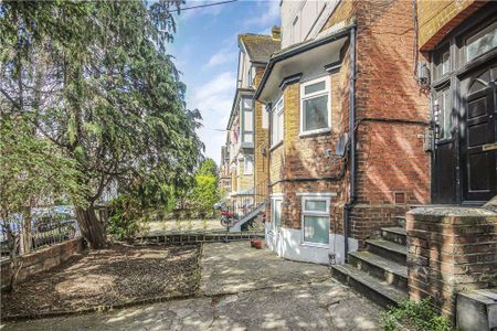 2 bedroom end of terrace house to rent - Photo 3