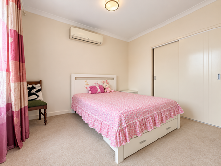 Fully Furnished Townhouse Offering Comfort and Convenience in Glenroy - Photo 4