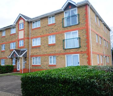 Pullman Court, Central Maidenbower, Crawley - Photo 3