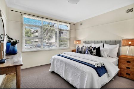 CHARMING FAMILY HOME IN A CONVENIENT LOCATION - Photo 5