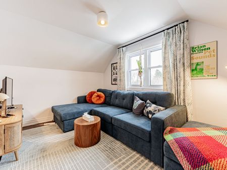 For Lease - 325 Dennie Avenue, Newmarket, Ontario - Photo 3