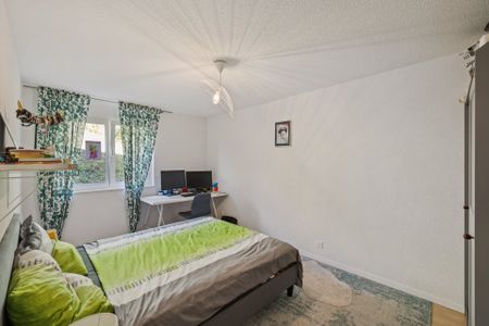 Sunny 2-Bedroom Haven with Terrace & Fireplace - Foto 3