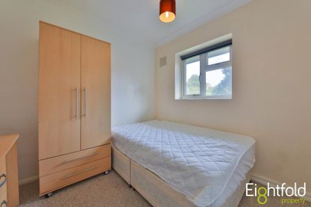 4 bedroom flat to rent - Photo 2