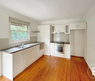 BEAUTIFUL THREE BEDROOM HOME IN BALLARAT EAST! - Photo 3