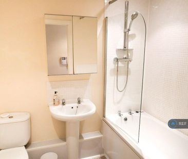 2 bedroom flat to rent - Photo 6