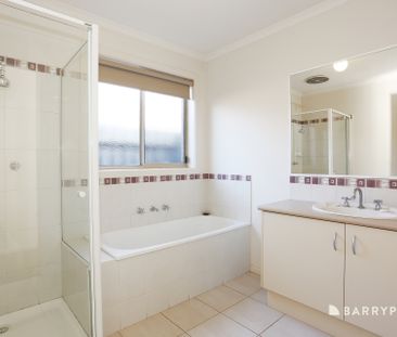 Spacious Family Home! - Photo 3