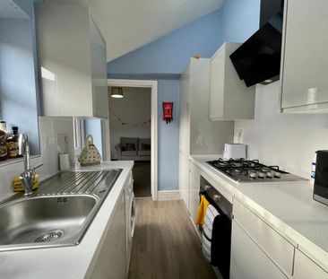 4 bedroom terraced house to rent - Photo 3