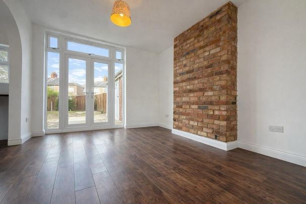 3 bedroom semi-detached house to rent - Photo 1