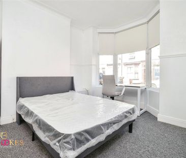 3 Bedroom Terraced - Photo 4