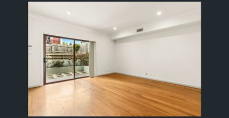 Spacious Home with a Large Outdoor Entertaining Area - Photo 2