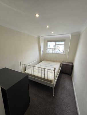 Bedford Square, Brighton - Photo 1