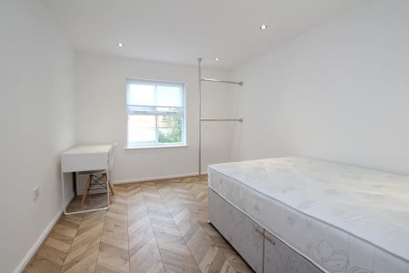 3 bedroom flat to rent - Photo 3