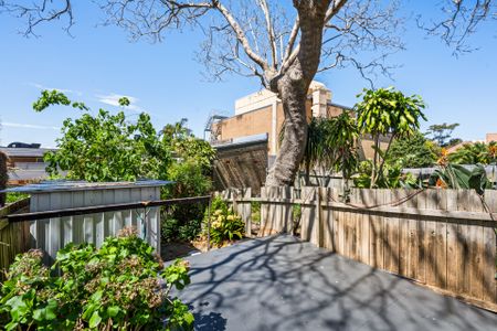 NEWLY RENOVATED APARTMENT IN MOSMAN VILLAGE - Photo 4